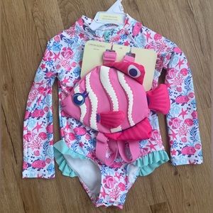 One piece bathing see with a fish back pack 4T